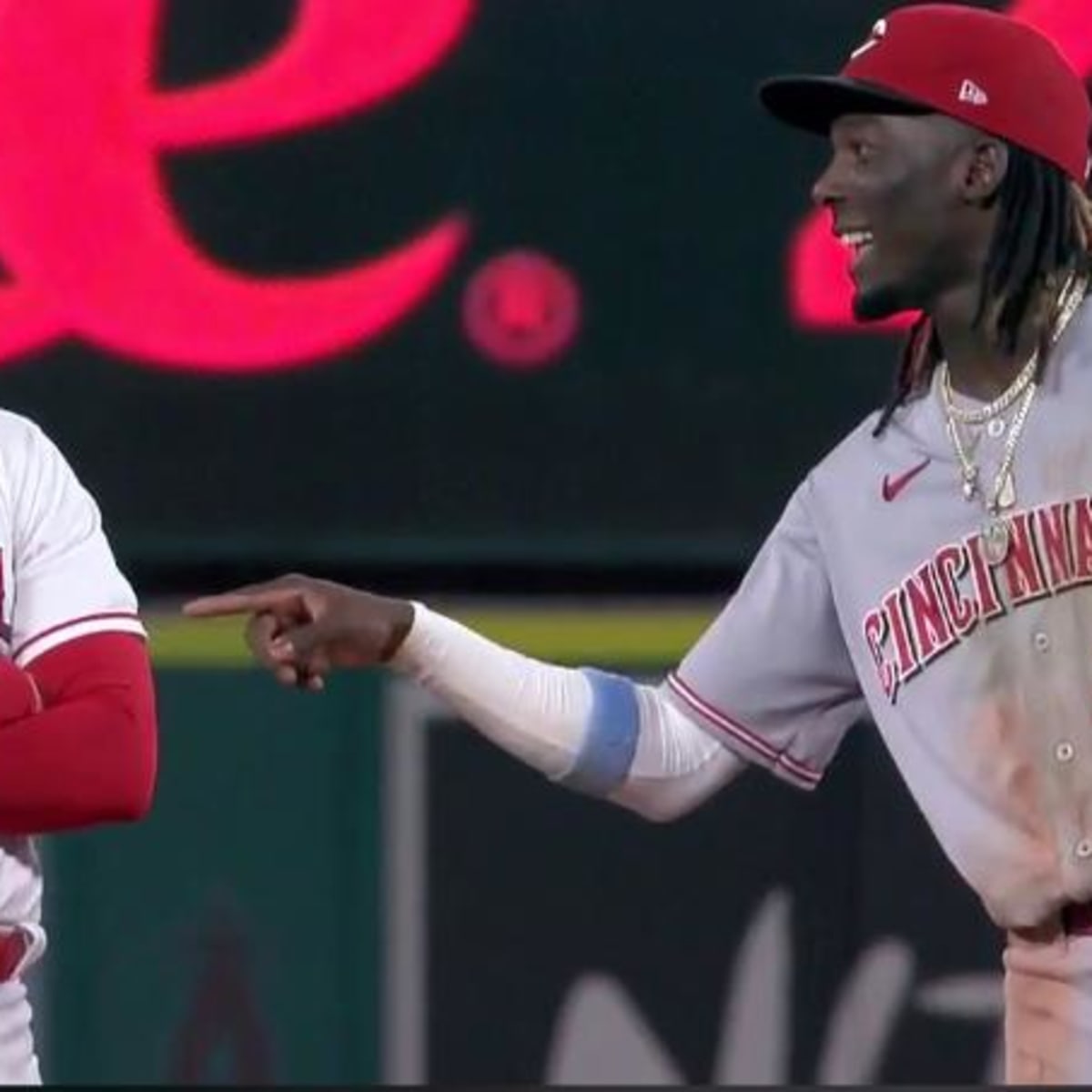 Los Angeles Angels' Shohei Ohtani takes off his hat and bows to