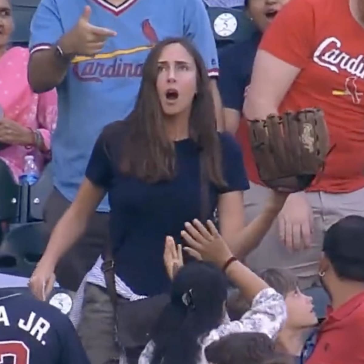 Braves fan's sweet catch on HR, 09/05/2023