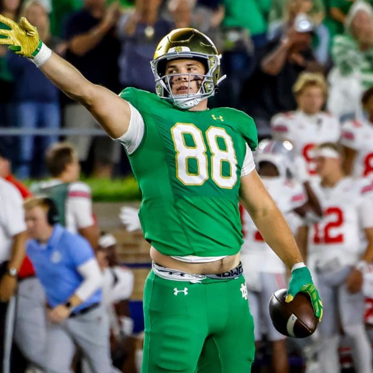 Mitchell Evans makes his own name at tight end // The Observer
