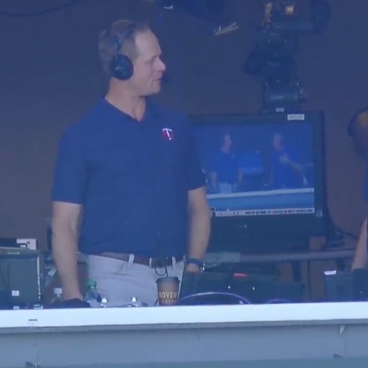 Dick Bremer brought to tears at end of 40th season calling Twins
