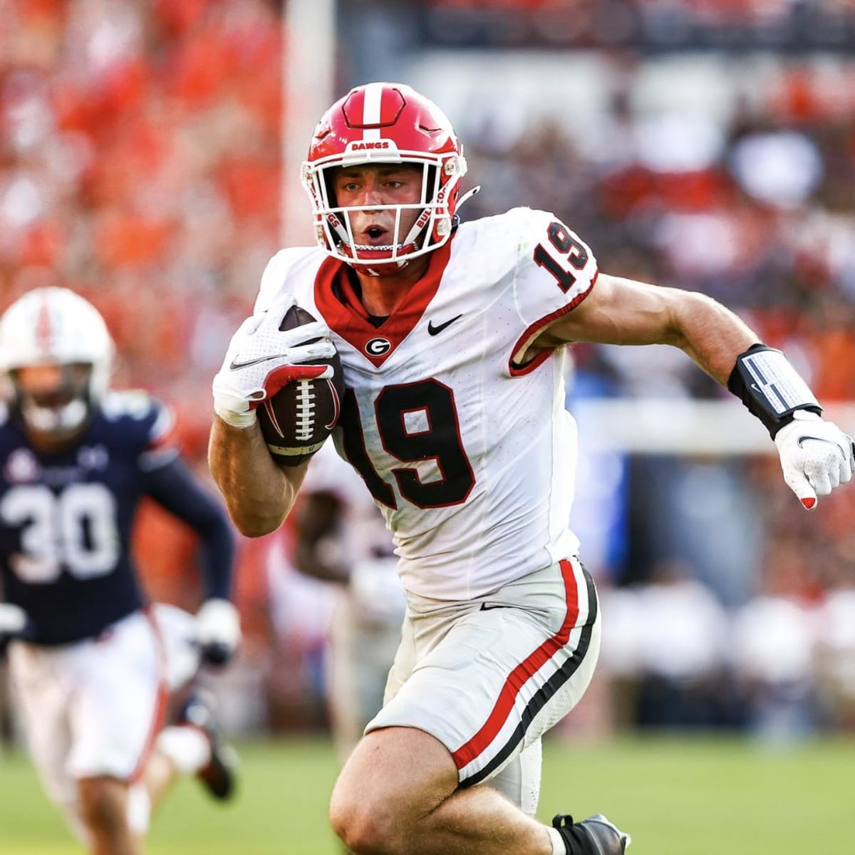 Special to watch' Brock Bowers provides peak moment, leads Georgia's  comeback, Game