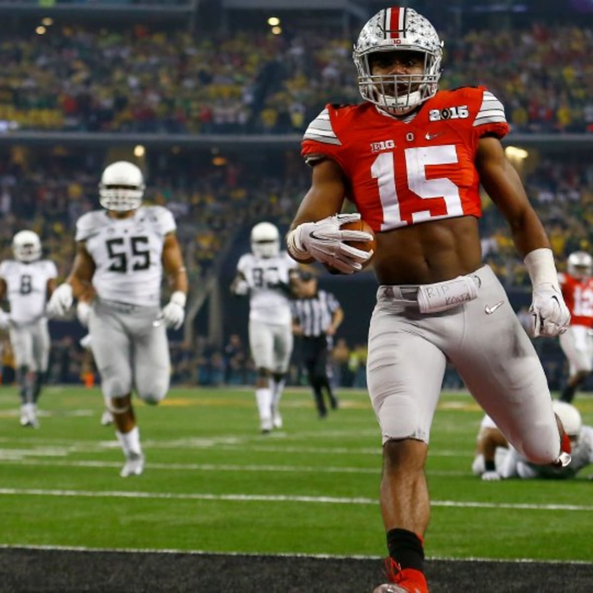 Ohio State's Ezekiel Elliott wants 'crop tops' ban changed