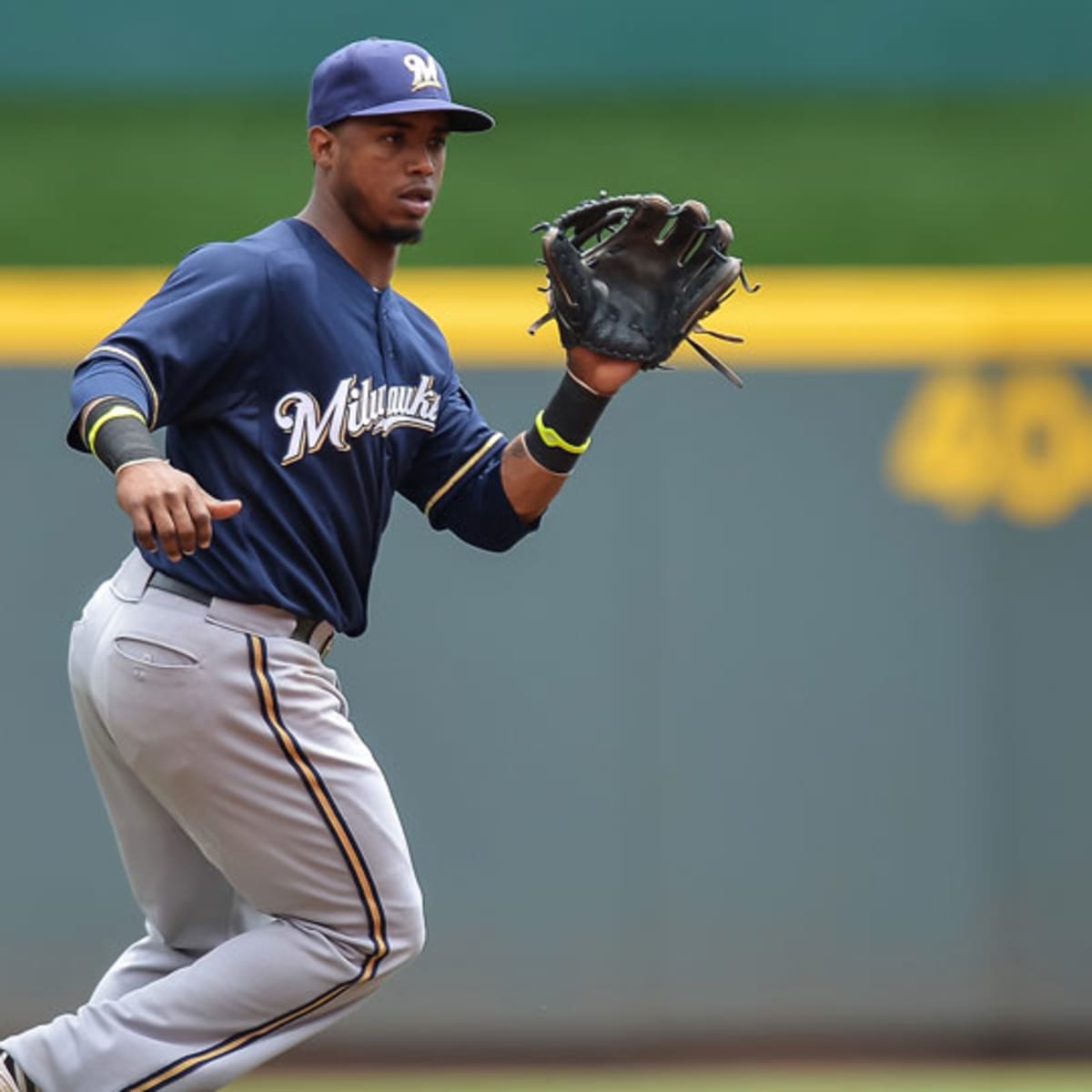 Brewers SS Jean Segura back in Milwaukee, will travel with team