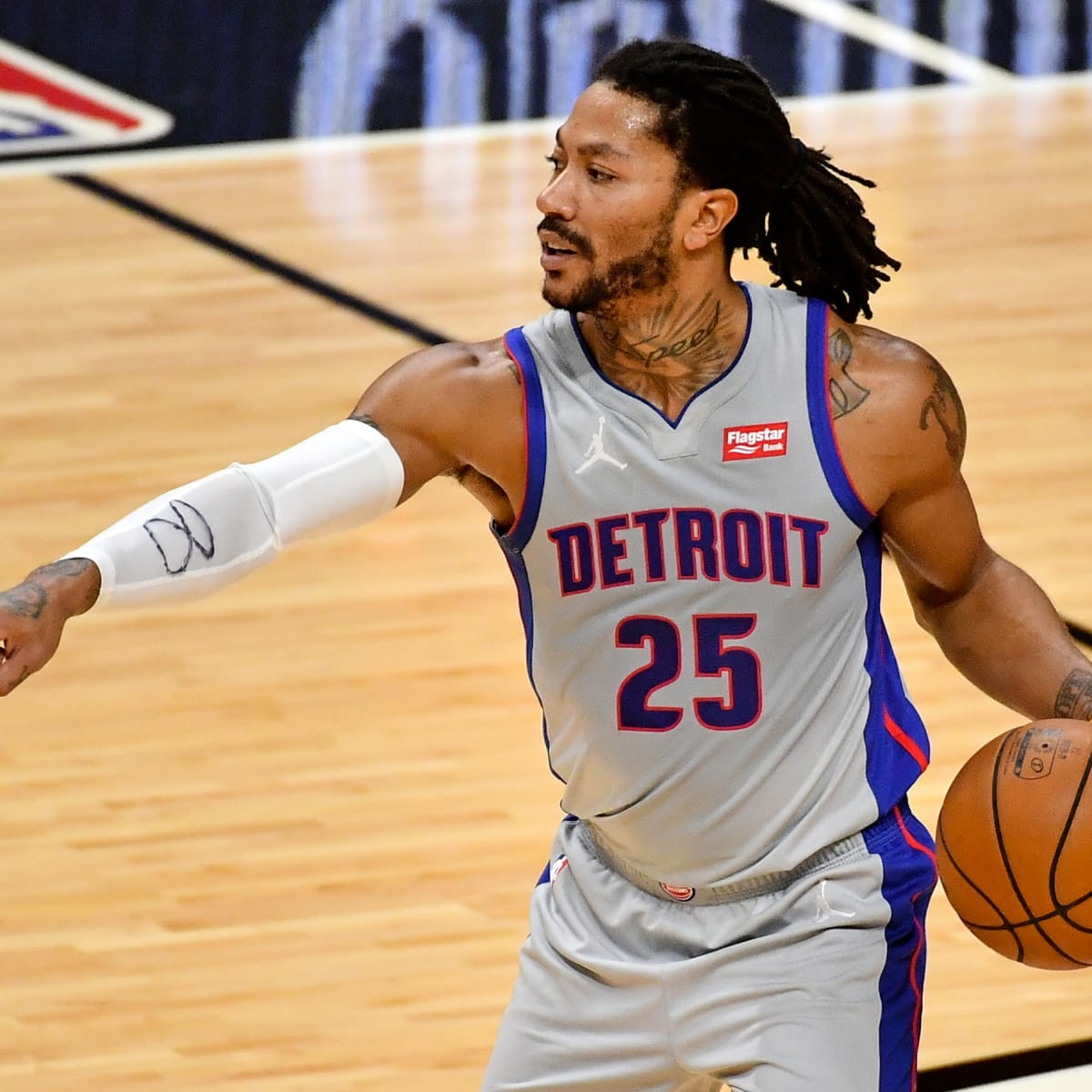 Derrick rose traded sales to knicks