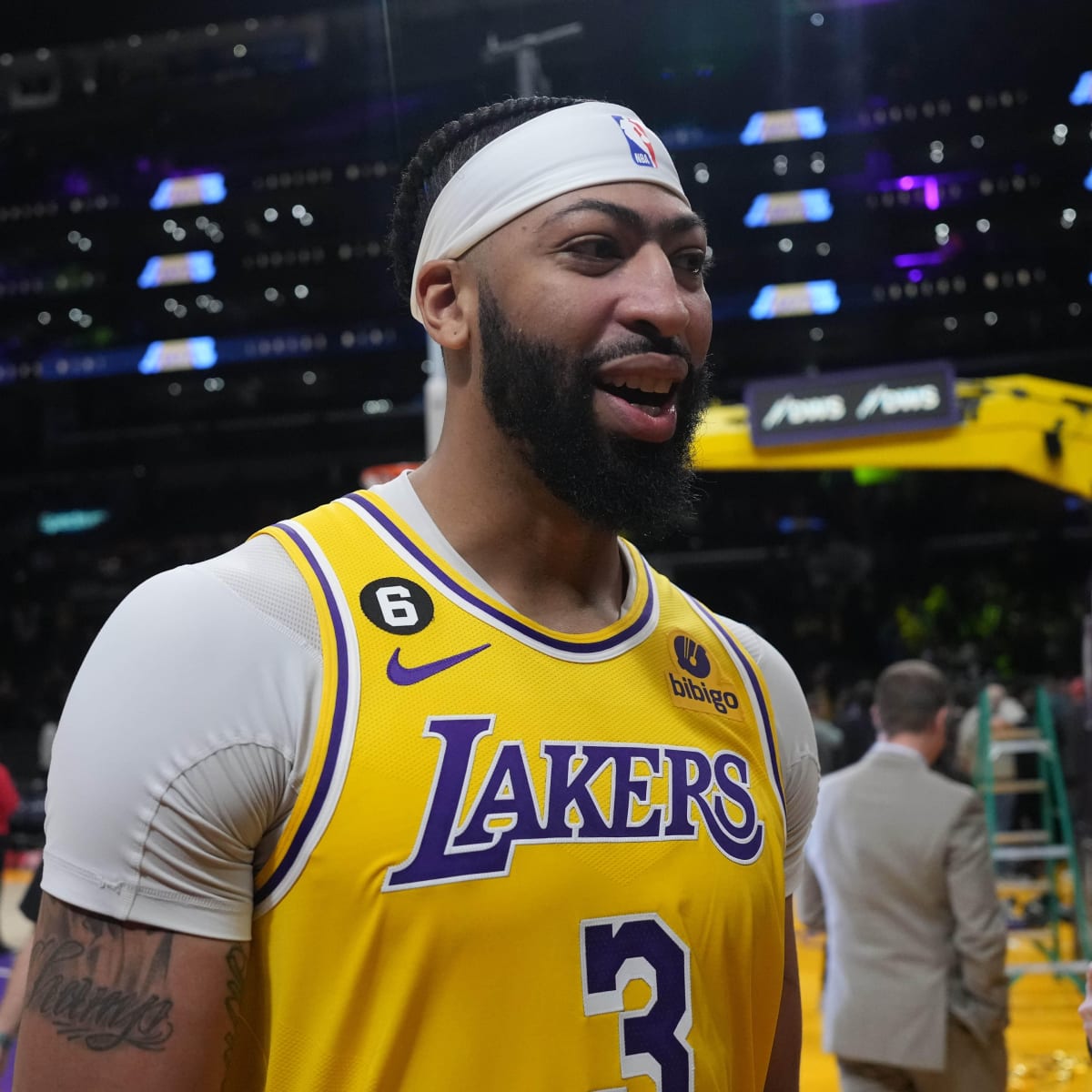 Ad on sales lakers jersey