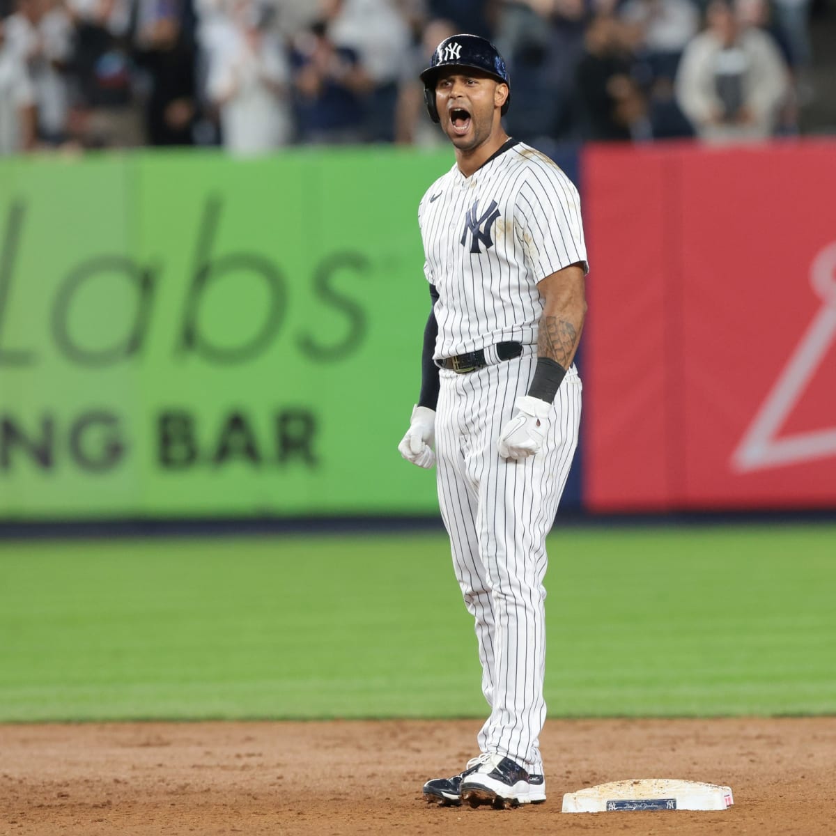 New York Yankees OF Aaron Hicks Reacts to Being Benched After