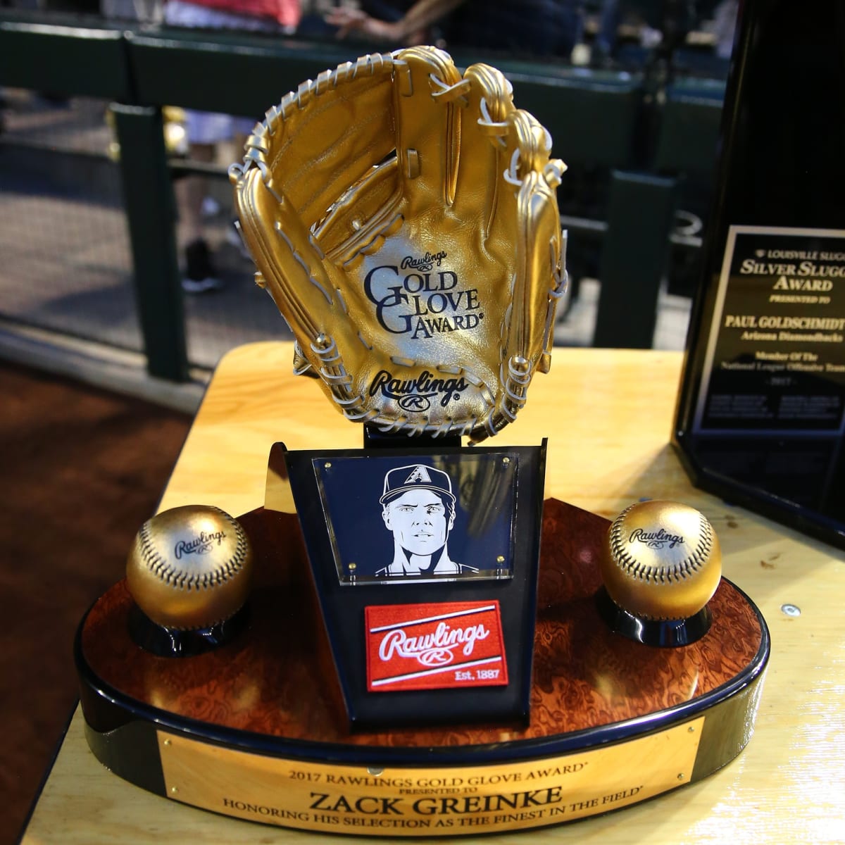 Rawlings Gold Glove Award to Include Utility Players - Sports