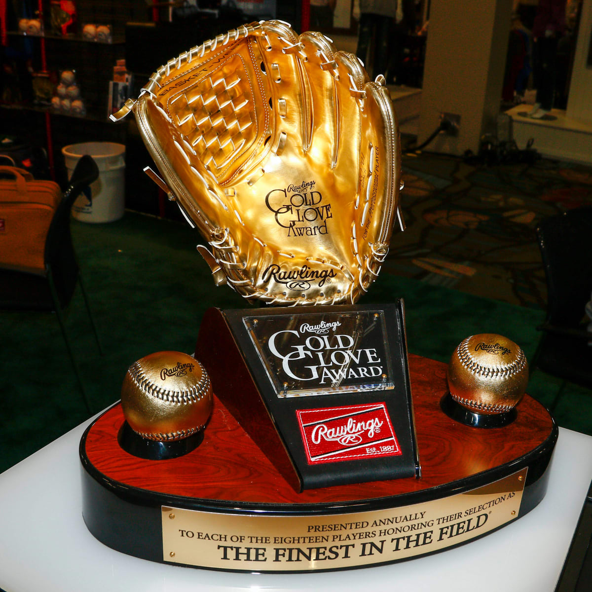 what is the golden glove award