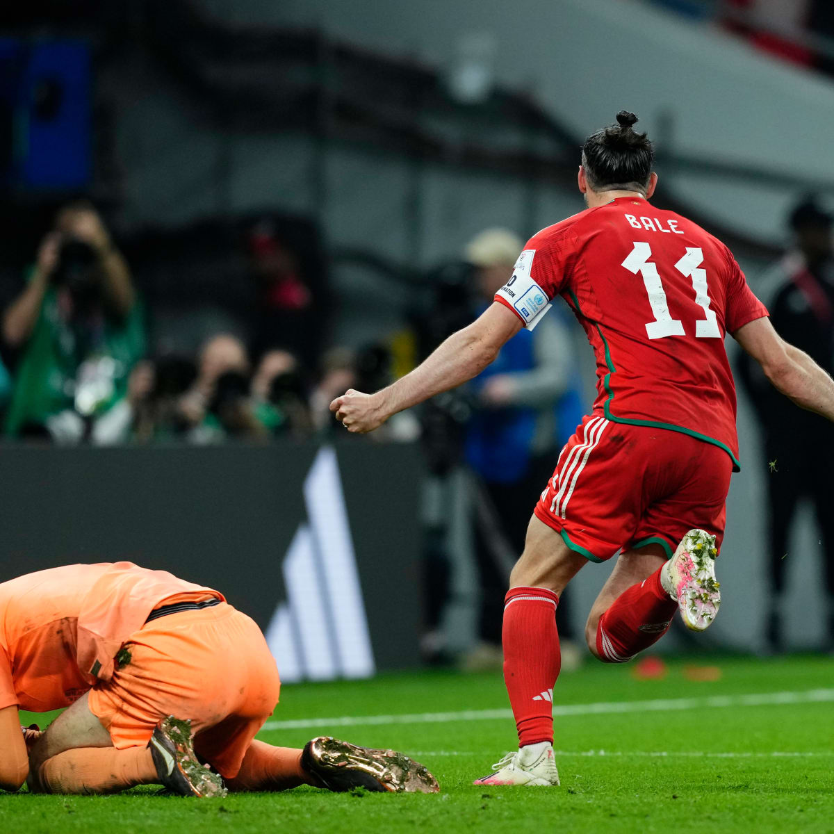 Gareth bale clearance wales kit