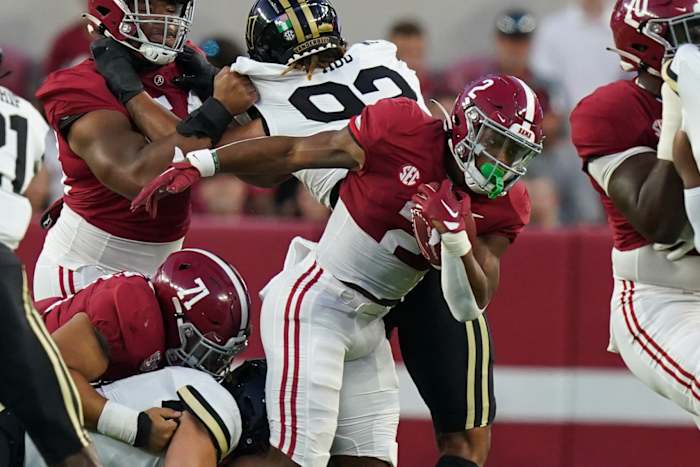 Alabama Crimson Tide running back Jase McClellan (2) carries the ball against the Vanderbilt Commodores during the first half at Bryant-Denny Stadium.