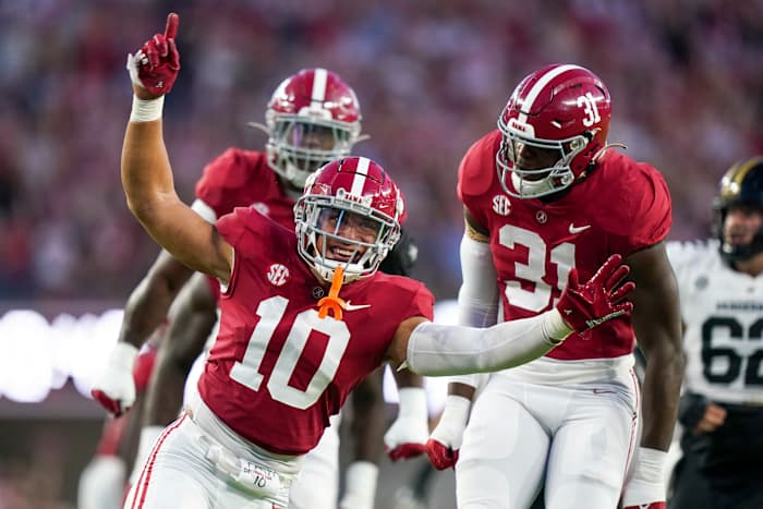 Alabama Crimson Tide linebacker Henry To'oTo'o (10) reacts after a play against the Vanderbilt Commodores during the first half at Bryant-Denny Stadium.