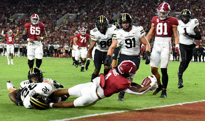 Alabama Crimson Tide running back Jahmyr Gibbs (1) stretches across the goal line for a touchdown against Vanderbilt Commodores linebacker Ethan Barr (32) at Bryant-Denny Stadium.