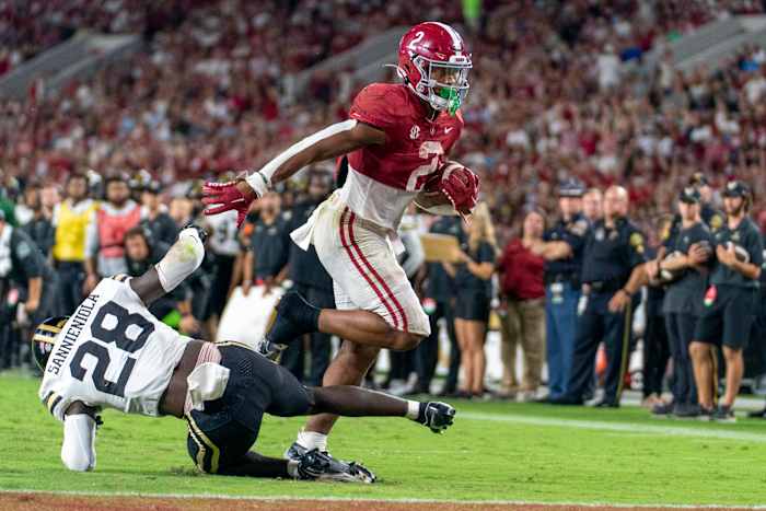 labama Crimson Tide running back Jase McClellan (2) carries the ball against the Vanderbilt Commodores during the second half at Bryant-Denny Stadium.