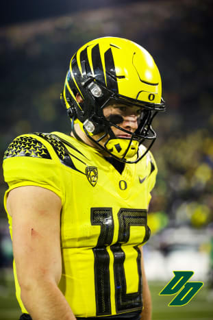 Oregon Ducks quarterback Bo Nix vs. Washington.