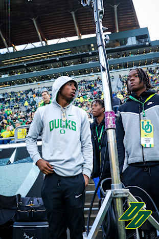 2023 LSU cornerback commit Daylen Austin (left) and 2024 Gardena (Calif.) Serra defensive back Dakoda Fields (right) during a visit to Oregon.