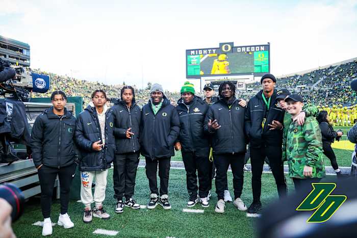 Oregon recruits pose for photos during a trip to Eugene.