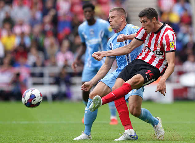 Ross Stewart in action for Sunderland against Coventry