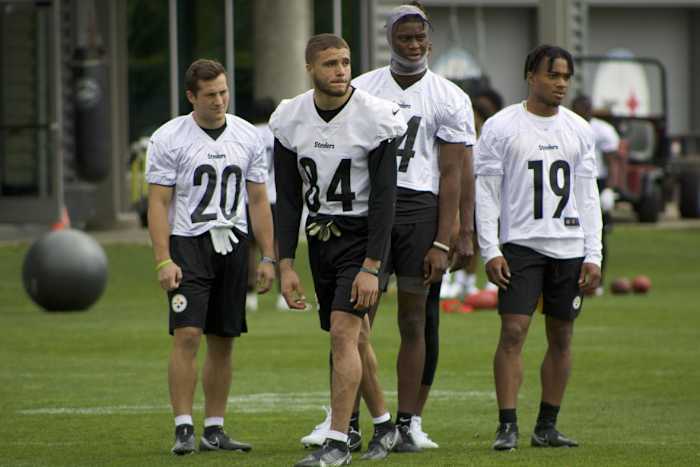 Rico Bussey works with Steelers rookies at minicamp.