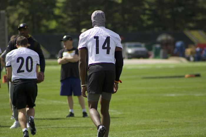 Steelers receiver George Pickens runs routes during practice.