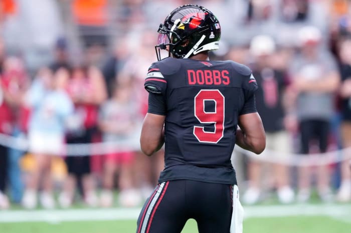 Arizona Cardinals quarterback Joshua Dobbs (9) warms up prior to facing the Cincinnati Bengals at State Farm Stadium.