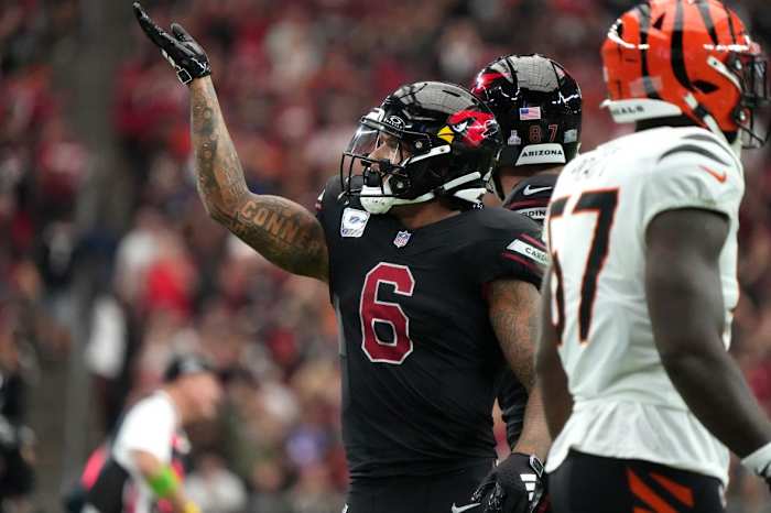 Arizona Cardinals running back James Conner (6) celebrates his first down run against the Cincinnati Bengals at State Farm Stadium.