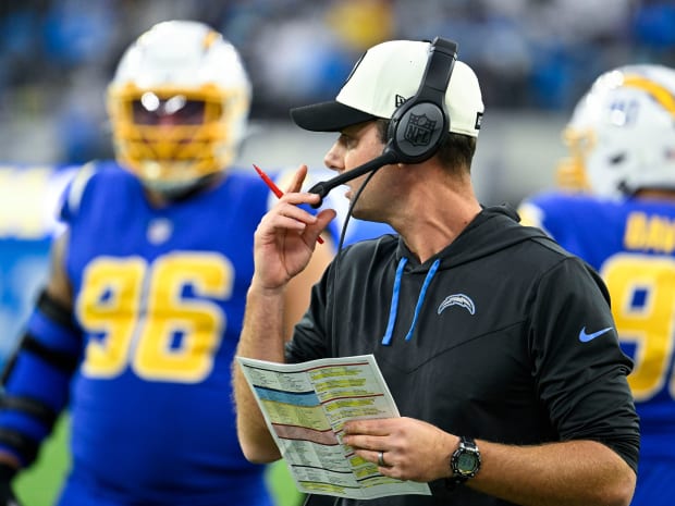 Chargers News: NFL Columnist Believes Khalil Mack Can Build HOF Case in  2023 - Sports Illustrated Los Angeles Chargers News, Analysis and More