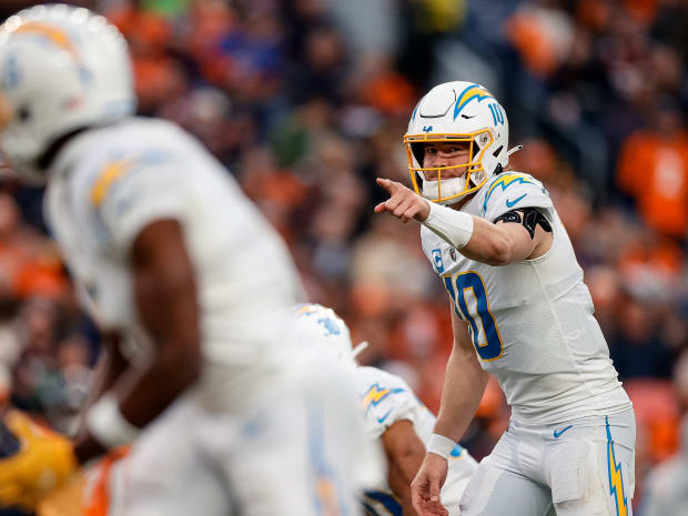 Los Angeles Chargers CB Bryce Callahan Looks to Continue Building