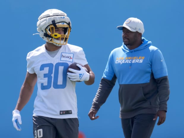 Chargers News: Raiders Pro Bowl Receiver Optimistic Vegas Can Handle LA -  Sports Illustrated Los Angeles Chargers News, Analysis and More