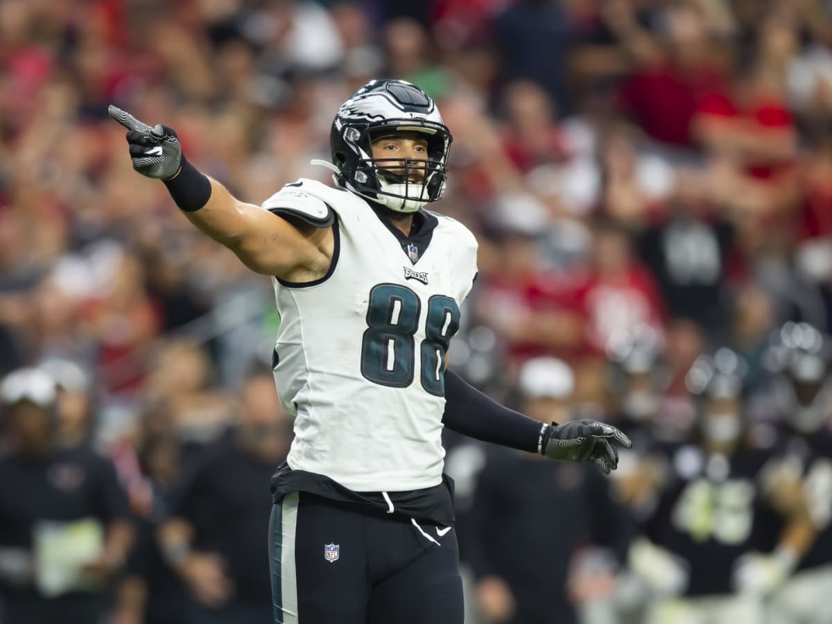 Eagles TE Dallas Goedert Heads to IR with Shoulder Injury 