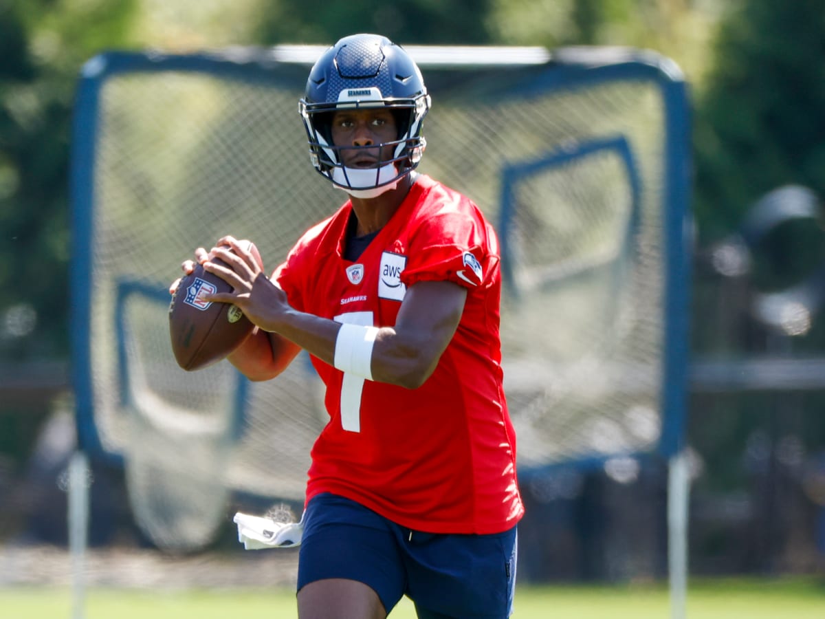 Seahawks starting QB 2022: Latest updates on Drew Lock, Geno Smith training  camp battle - DraftKings Network