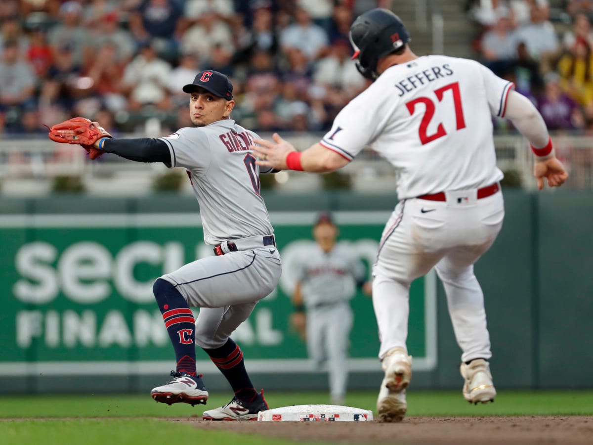 White Sox beat Guardians 2-1, gain split in 4-game series