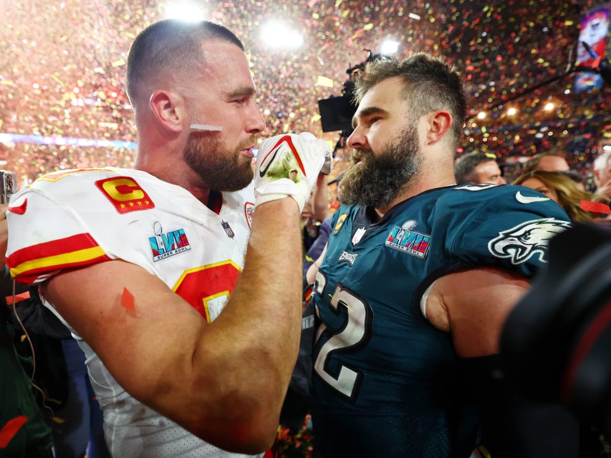 Eagles' Jason Kelce holds off retirement to return for 2021 season