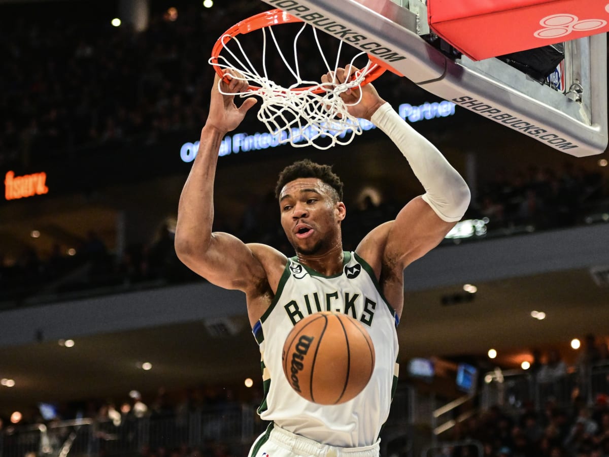 Bucks' Giannis Antetokounmpo makes NBA history by reaching 10,000