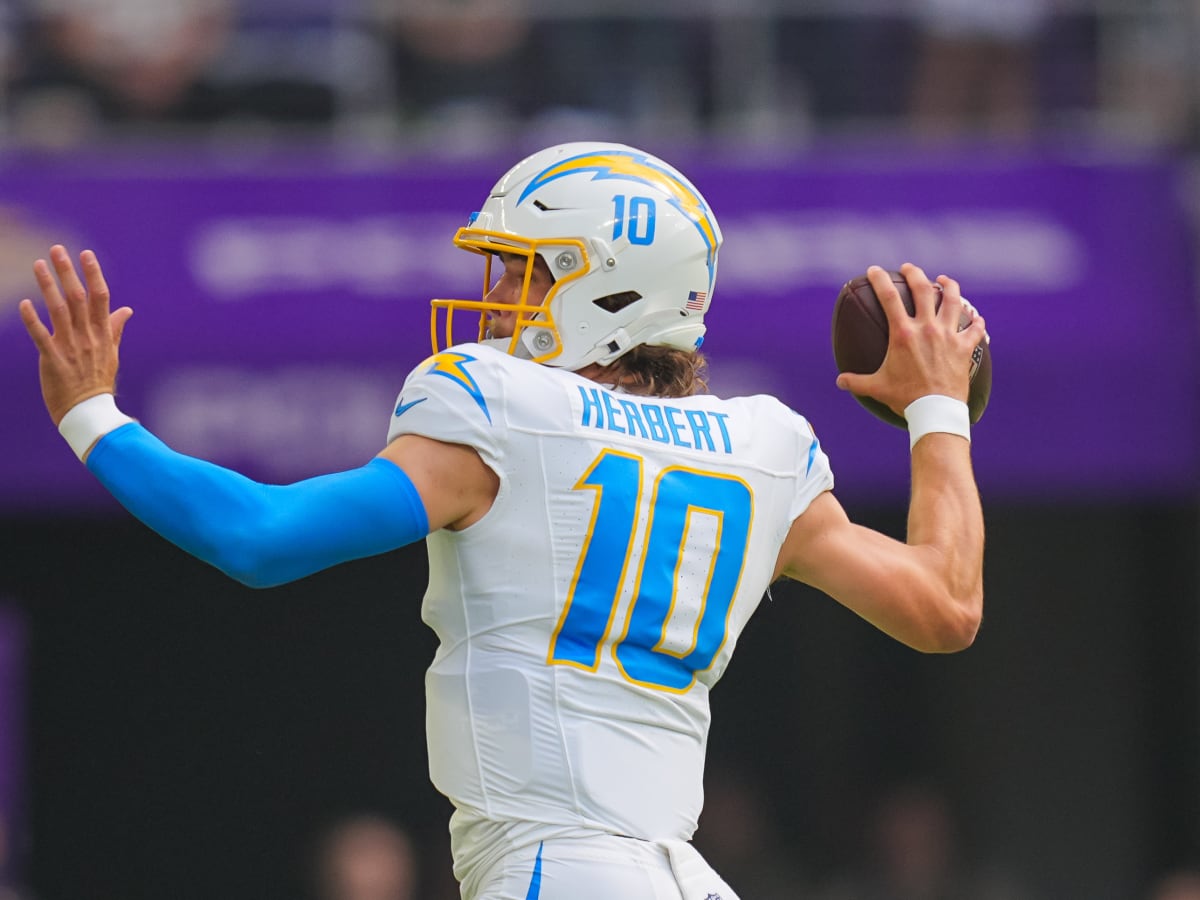 Justin Herbert Wore Nike Dunks Before Chargers Victory - Sports Illustrated  FanNation Kicks News, Analysis and More