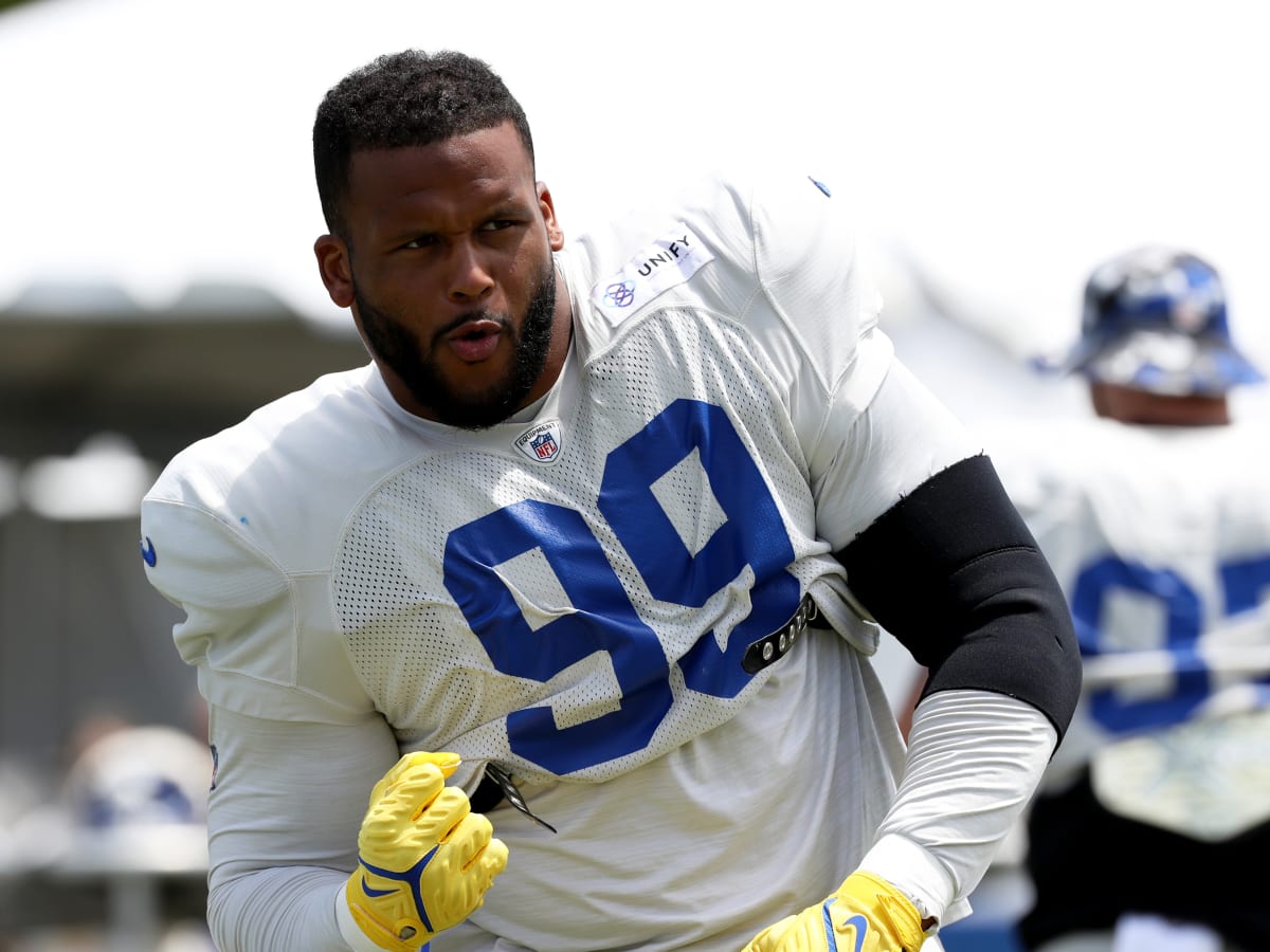 Rams linebacker Ernest Jones gets taste of defensive signal-caller role in  preseason