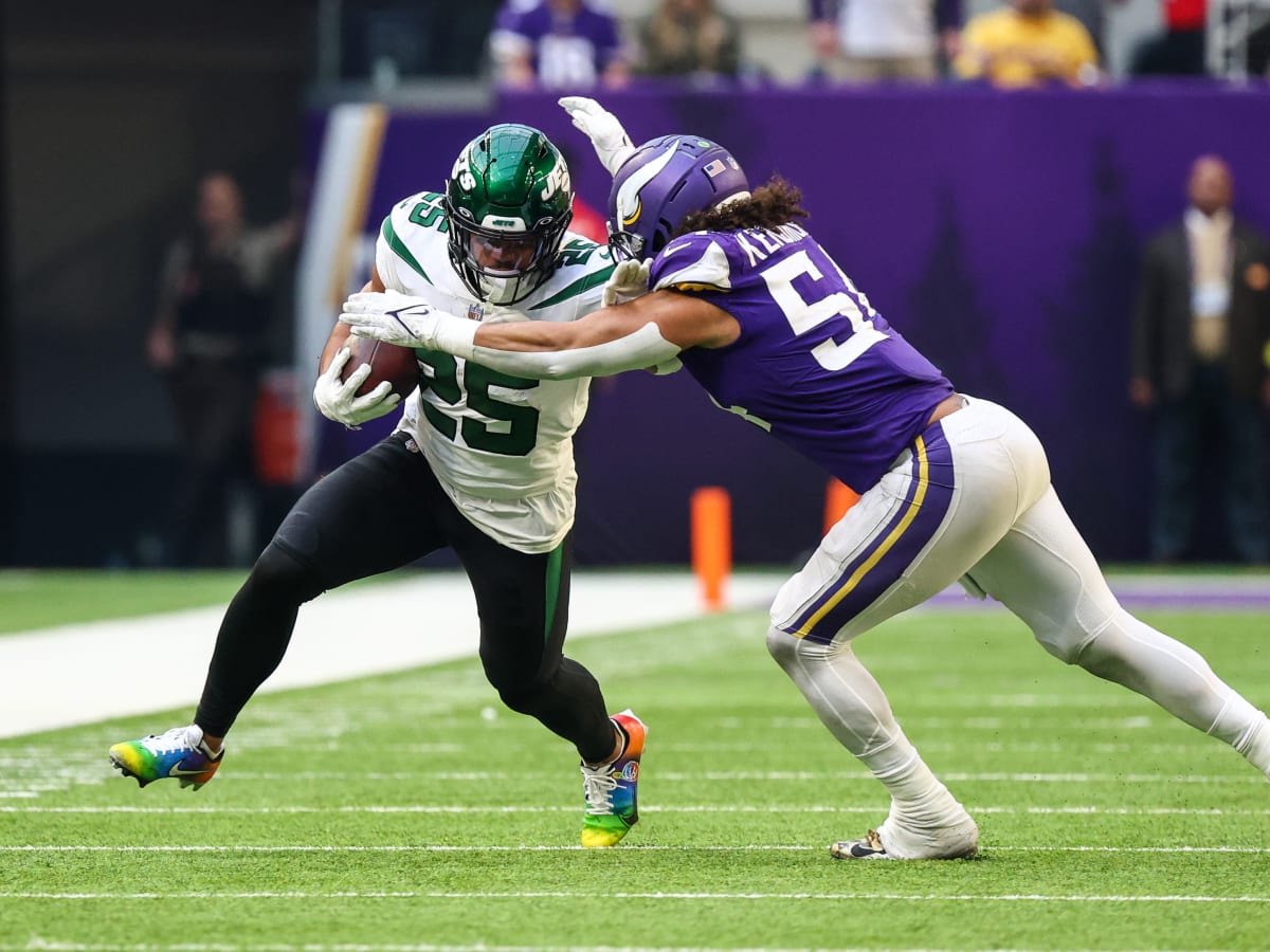 Eric Kendricks Wears Off-White Air Jordans before Vikings Game