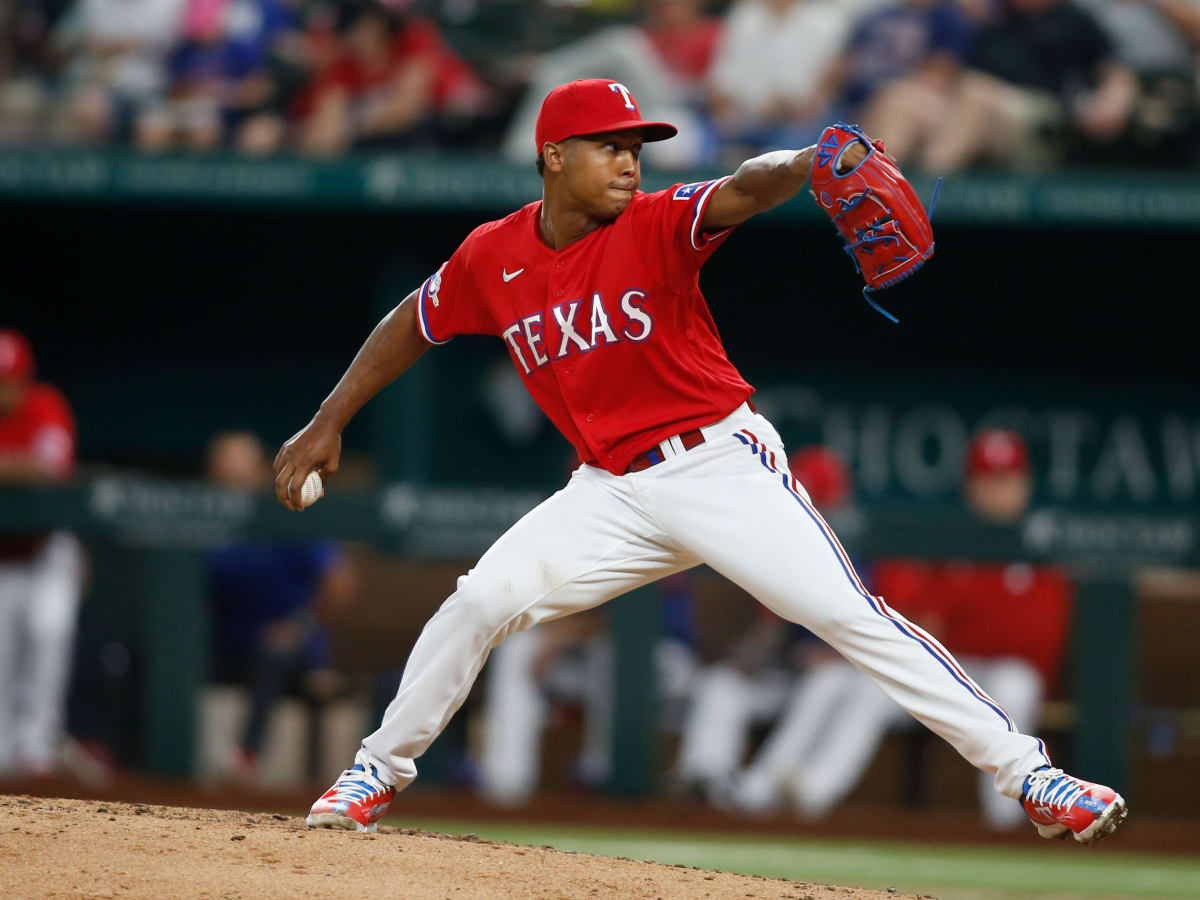Texas Rangers: Jose Leclerc shining as closer