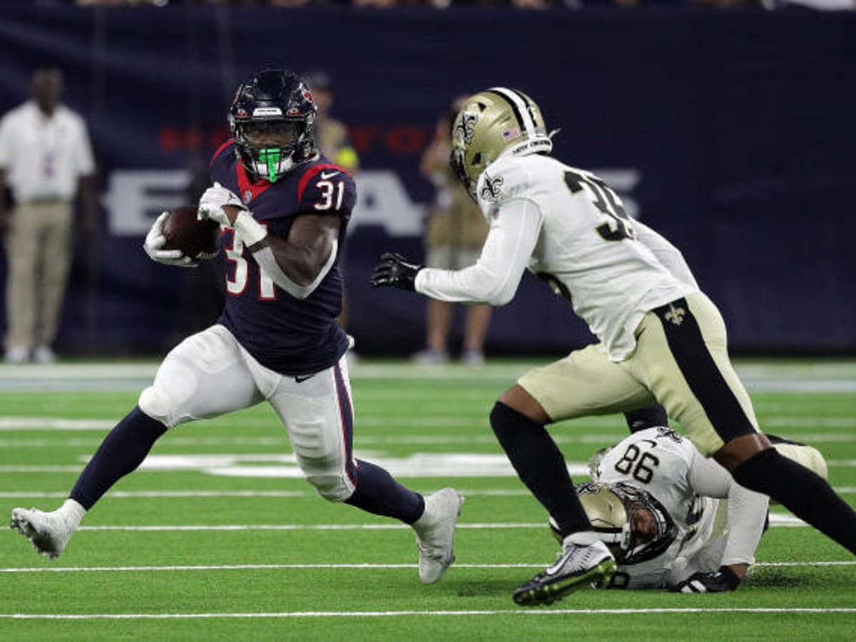 Chicago, Illinois, U.S. - September 25, 2022: Chicago Bears #58 Roquan  Smith chases Houston Texans #31 Dameon Pierce during the game between the  Houston Texans and the Chicago Bears at Soldier Field