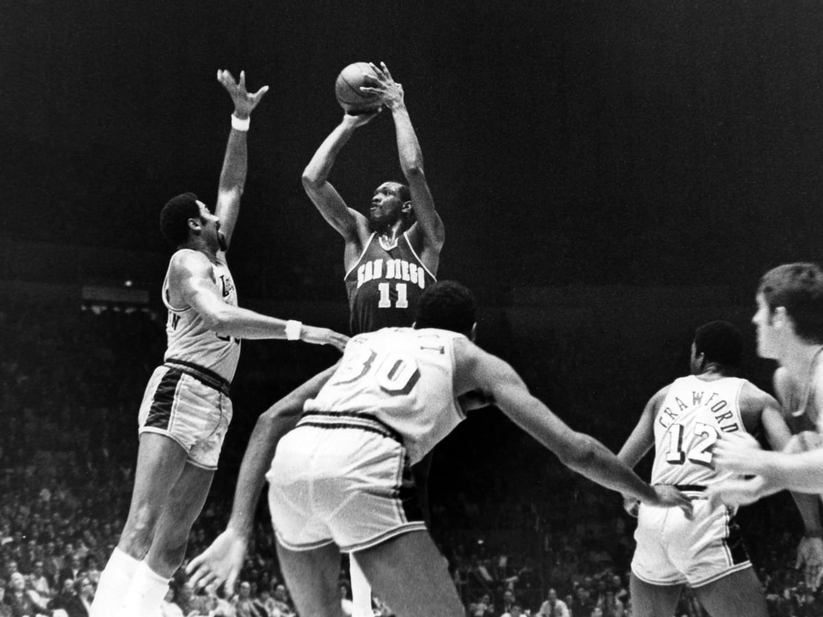 On this day in 1968 the San Diego Rockets drafted Elvin The Big E Hayes  out of the University of Houston with the #1 pick! 🏆 HOFer…