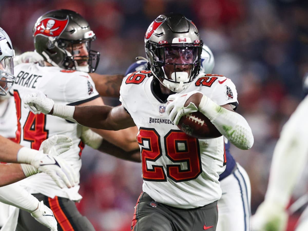 TAMPA, FL - AUGUST 13: Tampa Bay Buccaneers runningback Rachaad White (29)  warms up before the preseason game between the Miami Dolphins and the Tampa  Bay Buccaneers on August 13, 2022 at