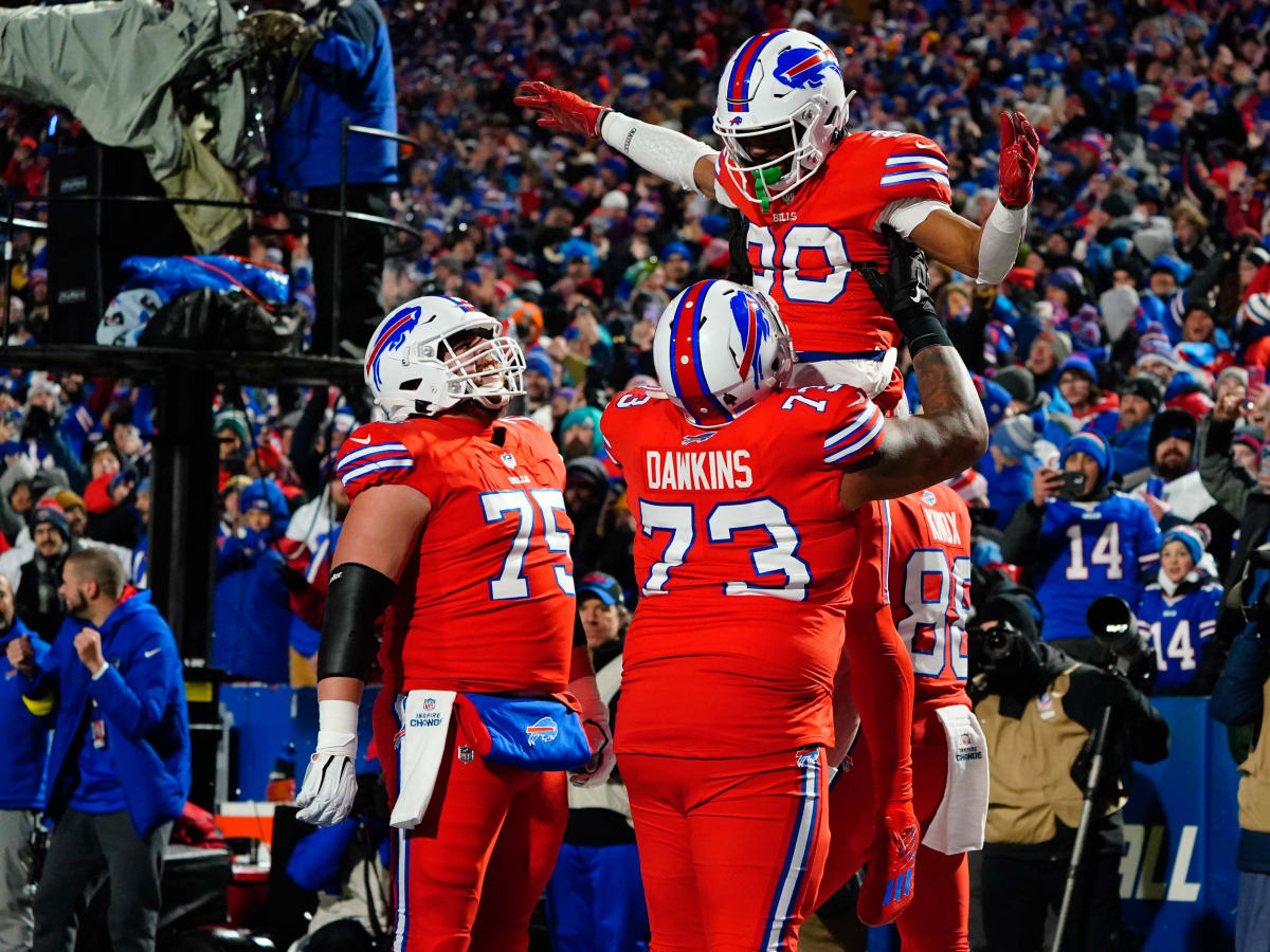 Dion Dawkins doesn't want to compare 7-2 Buffalo Bills to Jim