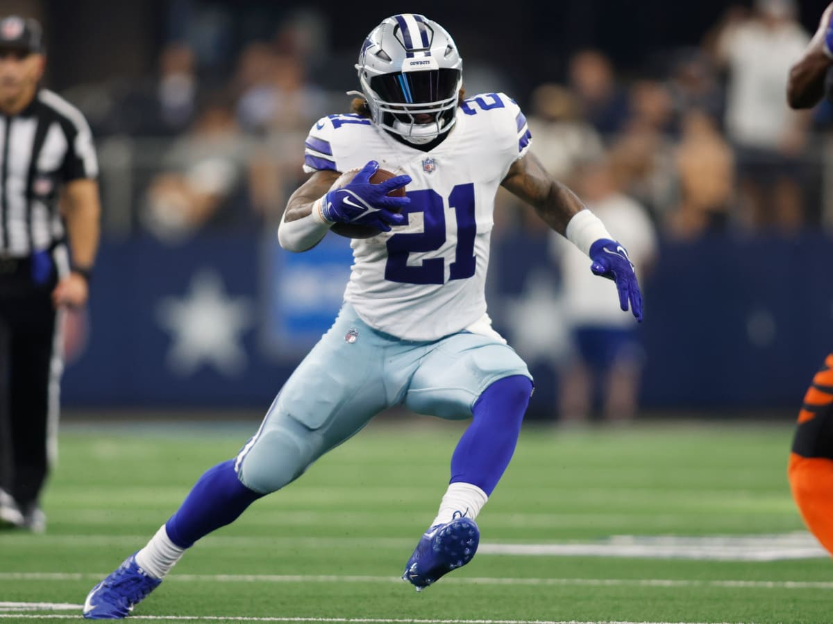 Dallas Cowboys Ezekiel Elliott rushes against the Jacksonville Jaguars  during the first half at AT&T Stadium in Arlington, Texas on October 14,  2018. Photo by Ian Halperin/UPI Stock Photo - Alamy