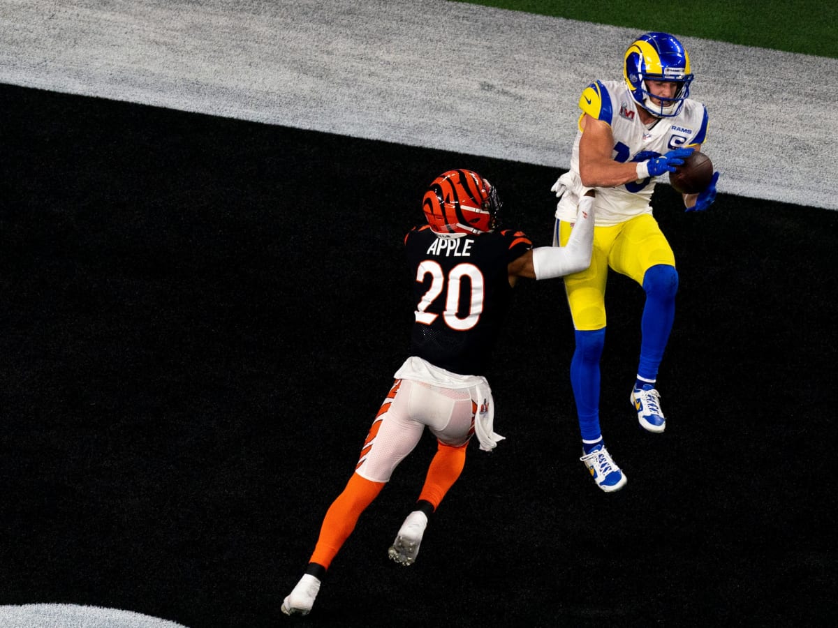 Los Angeles, United States. 14th Feb, 2022. Los Angeles Rams wide receiver Cooper  Kupp (10) pulls in a one-yard game winning touchdown while covered by  Cincinnati Bengals cornerback Eli Apple (20) in