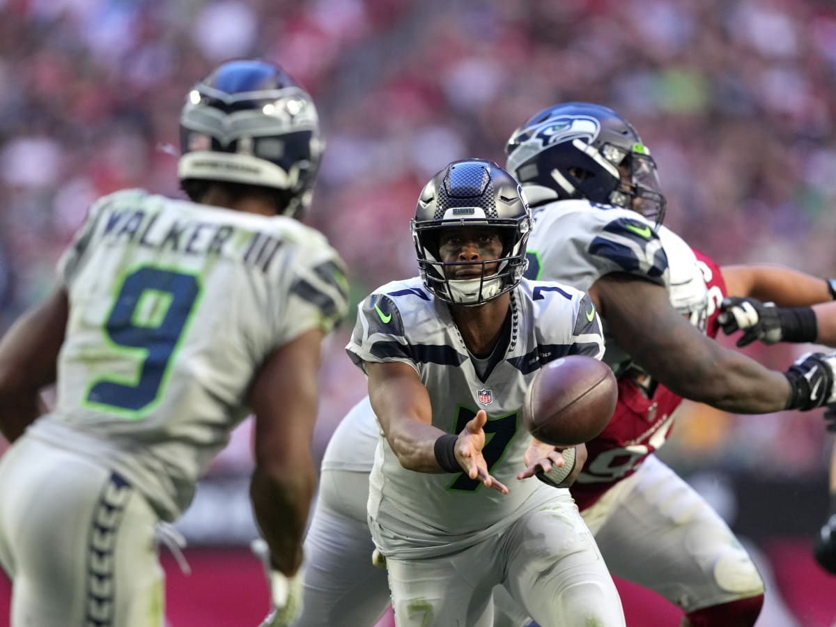 Seattle Seahawks Break out Wolf Grey Uniforms for Week 15