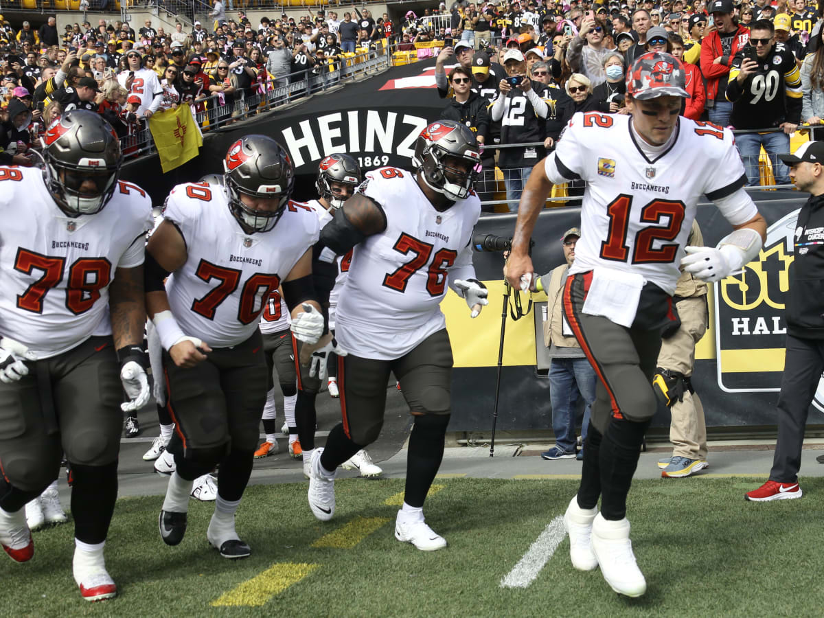 VIDEO: Tom Brady Yells at Linemen During Loss to Steelers