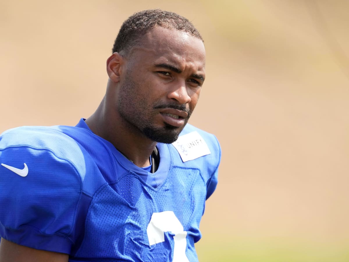 Tennessee Titans wide receiver Robert Woods (2) catches a pass as