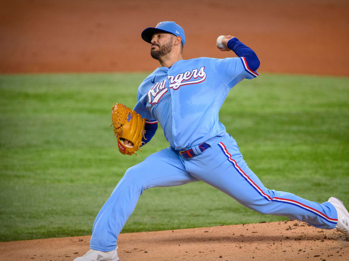 Martin Perez accepts qualifying offer, stays with Rangers for 2023