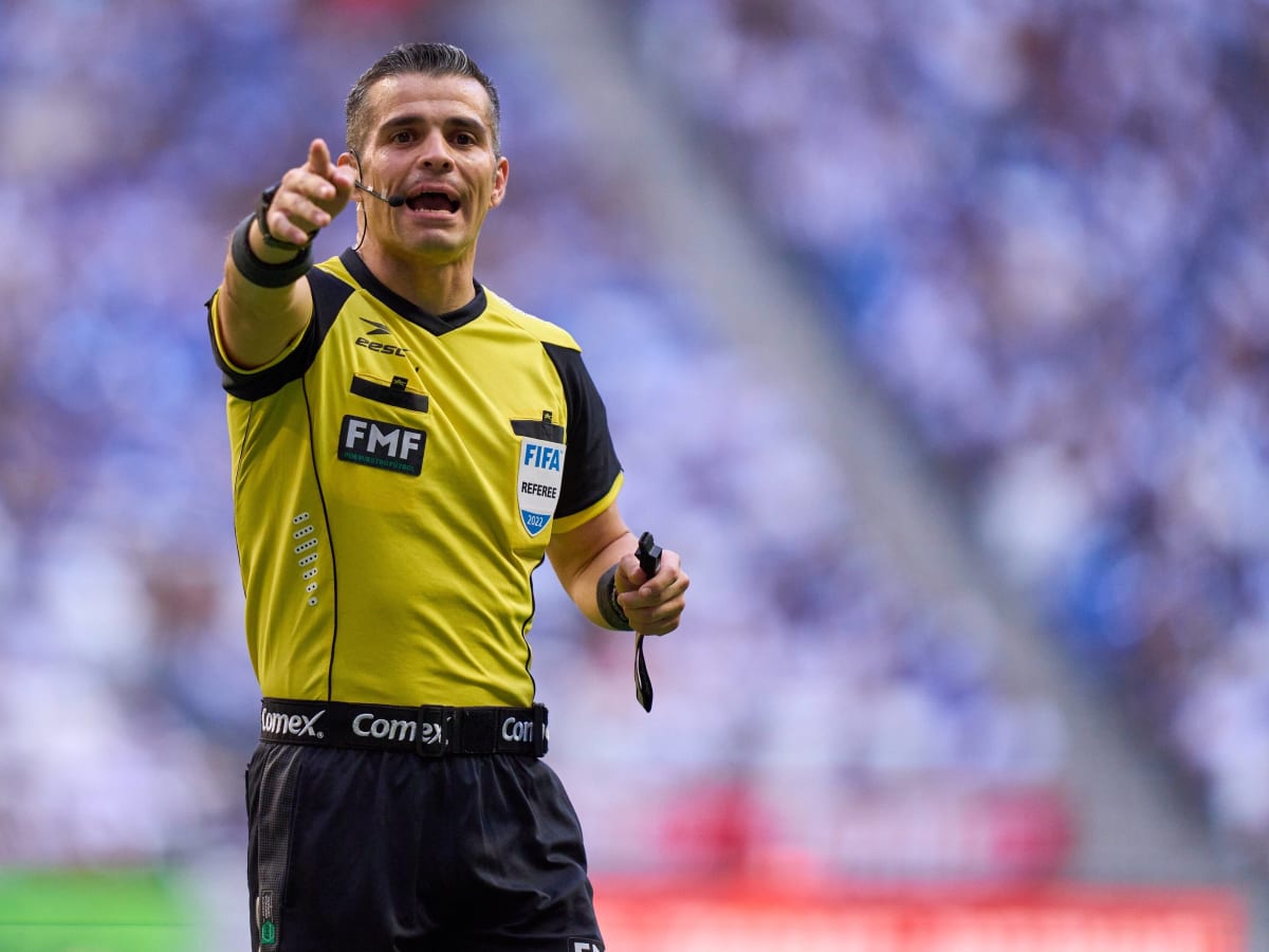 Mexican referee who kneed player in groin banned for 12 games - Futbol on  FanNation