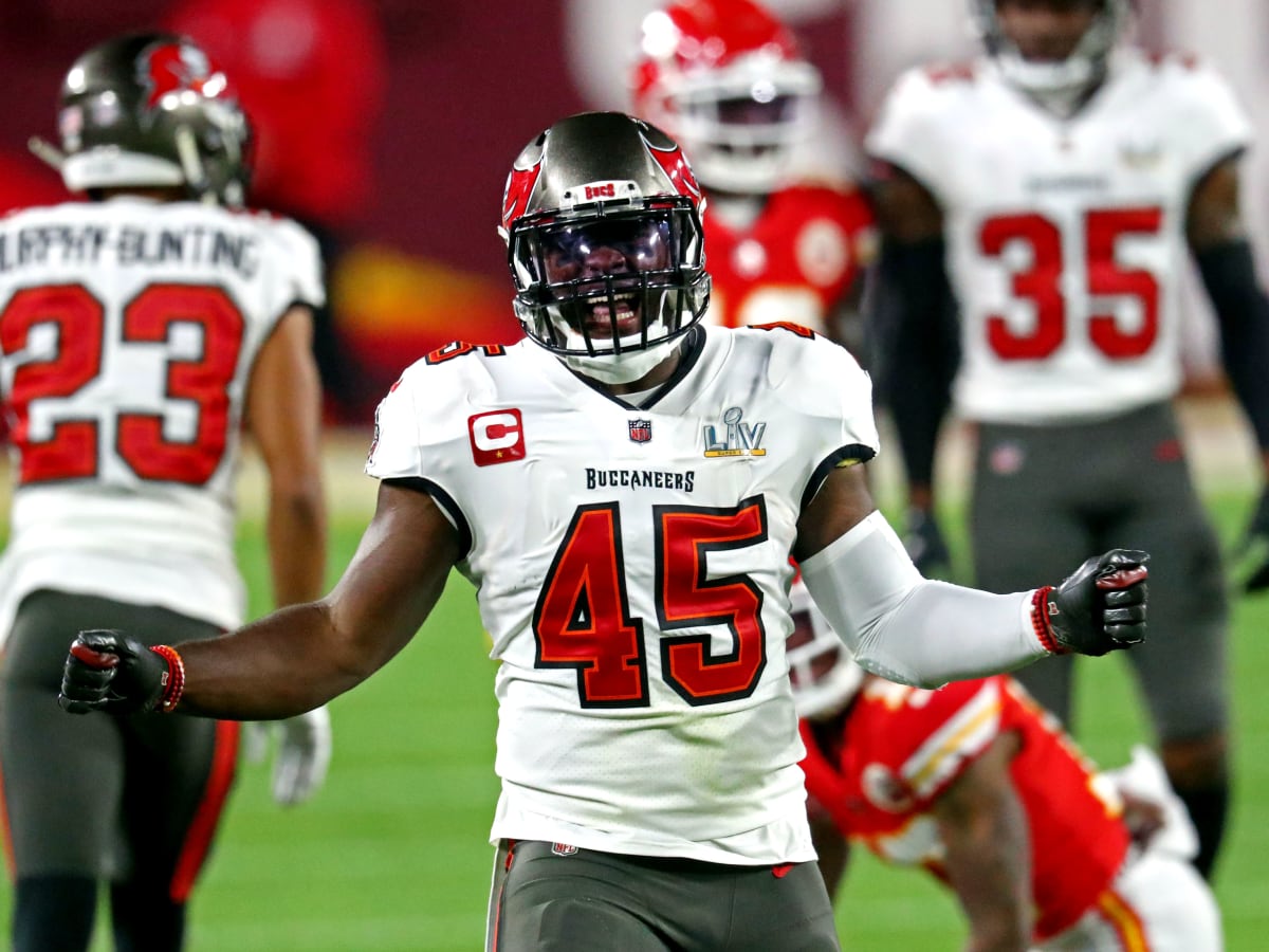 Devin White at Buccaneers camp but not practicing amid holdout