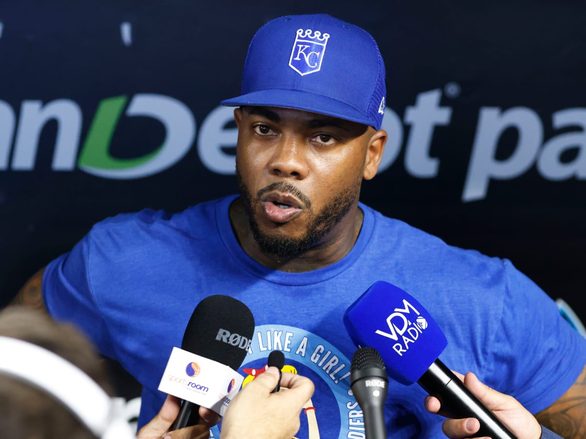 Texas Rangers Potential Trade for Kansas City Royals Reliever Aroldis  Chapman - Sports Illustrated Texas Rangers News, Analysis and More